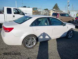 2010 Lincoln MKZ z VIN 3LNHL2GC7AR750322, wystawiony jako IAAI lot #42094461 z przebiegiem 78 482 mil mil oraz . Historia ofert i sprzedaży dostępna na DreamBid. Obrazek 14.
