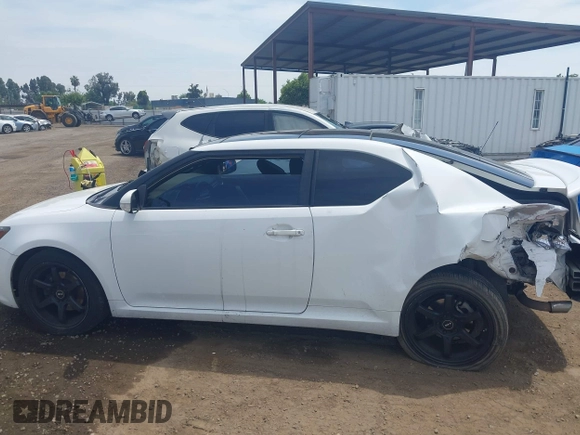 2011 Scion tC z VIN JTKJF5C74B3007388, wystawiony jako IAAI lot #42149607 z przebiegiem 120 694 mil mil oraz . Historia ofert i sprzedaży dostępna na DreamBid. Obrazek 14.