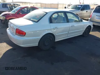 2004 Hyundai Sonata with VIN KMHWF25S84A016263, listed as a IAAI auction lot 41767003 with 140,301 mi miles. Bid and sale history available at carsss.com. Image 4.