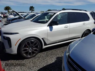 2023 BMW X7 M60i z VIN 5UX33EM07P9P54139, wystawiony jako Copart lot #74120224 z przebiegiem Nie podano mil oraz Szkody całkowita. Historia ofert i sprzedaży dostępna na DreamBid. Obrazek 1.