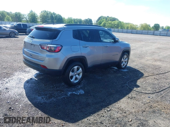 2018 Jeep Compass Latitude z VIN 3C4NJDBB2JT331854, wystawiony jako IAAI lot #42055969 z przebiegiem 135 175 mil mil oraz . Historia ofert i sprzedaży dostępna na DreamBid. Obrazek 4.