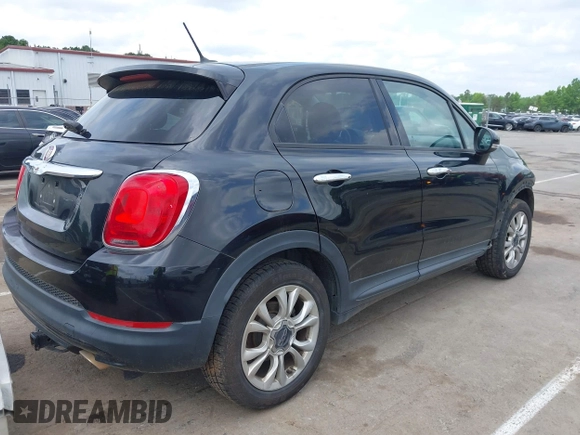 2016 FIAT 500X Easy z VIN ZFBCFXBT1GP441877, wystawiony jako IAAI lot #42128524 z przebiegiem 228 077 mil mil oraz . Historia ofert i sprzedaży dostępna na DreamBid. Obrazek 4.