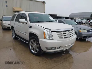 2009 Cadillac Escalade z VIN 1GYFC23209R219618, wystawiony jako IAAI lot #42294452 z przebiegiem 99 214 mil mil oraz . Historia ofert i sprzedaży dostępna na DreamBid. Obrazek 1.
