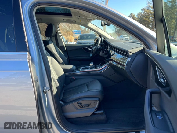 2024 Audi Q7 Premium Plus with VIN WA1LXBF78RD006198, listed as a Copart auction lot 43854945 with 31,863 mi miles and Clean title. Bid and sale history available at DreamBid. Image 5.