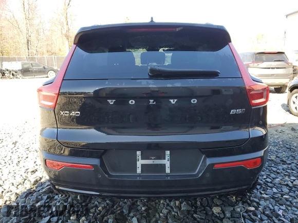 2024 Volvo XC40 Core Bright Theme z VIN YV4L12UK8R2334535, wystawiony jako Copart lot #50716025 z przebiegiem 22 014 mil mil oraz Czysty tytuł • Clean title. Historia ofert i sprzedaży dostępna na DreamBid. Obrazek 6.