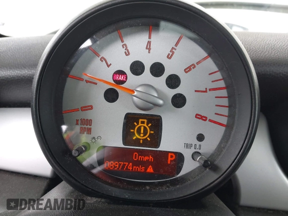 2013 MINI Hardtop with VIN WMWSU3C53DT684999, listed as a IAAI auction lot 42163800 with 89,774 mi miles and . Bid and sale history available at DreamBid. Image 7.