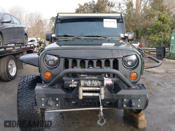 2009 Jeep Wrangler Rubicon z VIN 1J8GA64169L743008, wystawiony jako IAAI lot #41792451 z przebiegiem 142 414 mil mil oraz . Historia ofert i sprzedaży dostępna na DreamBid. Obrazek 12.