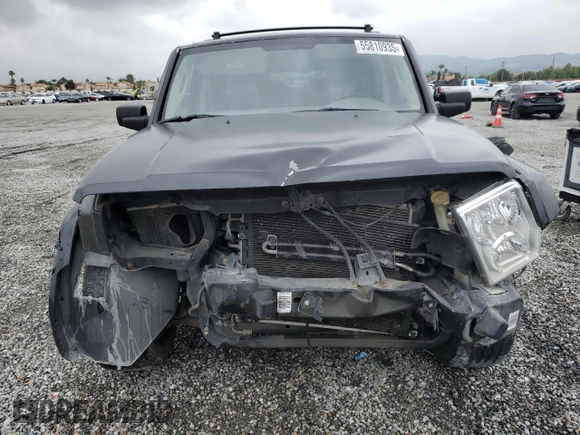 2006 Jeep Commander z VIN 1J8HH48K86C289122, wystawiony jako Copart lot #55810935 z przebiegiem 140 063 mil mil oraz Szkoda całkowita • Salvage title. Historia ofert i sprzedaży dostępna na DreamBid. Obrazek 5.