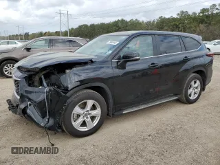 2024 Toyota Highlander LE z VIN 5TDKDRAHXRS539824, wystawiony jako Copart lot #49695445 z przebiegiem 6 505 mil mil oraz Szkoda całkowita • Salvage title. Historia ofert i sprzedaży dostępna na DreamBid. Obrazek 1.
