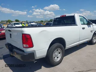 2022 Ram 1500 Tradesman z VIN 3C6JR6DG1NG300872, wystawiony jako IAAI lot #42255745 z przebiegiem 30 727 mil mil oraz . Historia ofert i sprzedaży dostępna na DreamBid. Obrazek 4.