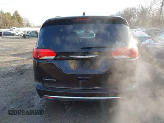 2017 Chrysler Pacifica Touring L z VIN 2C4RC1BG0HR526659, wystawiony jako IAAI lot #41752301 z przebiegiem 181 433 mil mil oraz . Historia ofert i sprzedaży dostępna na DreamBid. Obrazek 16.
