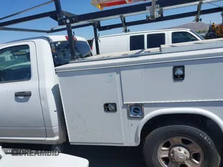 2018 Ram 2500 Tradesman z VIN 3C7WR4AJ8JG293547, wystawiony jako IAAI lot #42474445 z przebiegiem 121 406 mil mil oraz . Historia ofert i sprzedaży dostępna na DreamBid. Obrazek 14.