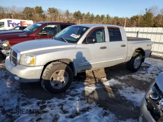 2005 Dodge Dakota SLT z VIN 1D7HW48K75S167004, wystawiony jako Copart lot #41908785 z przebiegiem 143 529 mil mil oraz Czysty tytuł • Clean title. Historia ofert i sprzedaży dostępna na DreamBid. Obrazek 1.