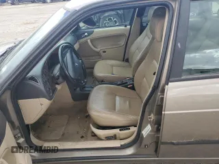 2002 Saab 9-3 z VIN YS3DF58KX22004947, wystawiony jako Copart lot #49740465 z przebiegiem Nie podano mil oraz Czysty tytuł • Clean title. Historia ofert i sprzedaży dostępna na DreamBid. Obrazek 7.