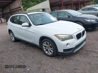 2014 BMW X1 sDrive28i z VIN WBAVM1C51EVW47599, wystawiony jako IAAI lot #42370355 z przebiegiem 201 901 mil mil oraz . Historia ofert i sprzedaży dostępna na DreamBid. Obrazek 1.