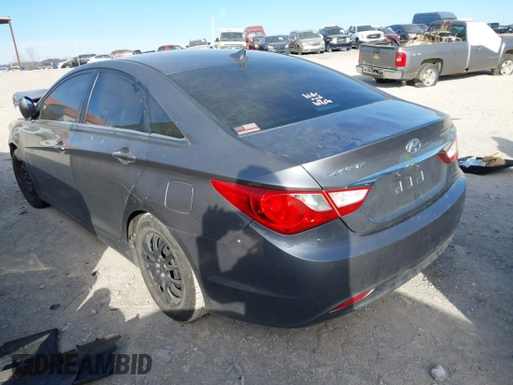 2013 Hyundai Sonata GLS z VIN 5NPEB4AC1DH582330, wystawiony jako IAAI lot #41400453 z przebiegiem Nie podano mil oraz . Historia ofert i sprzedaży dostępna na DreamBid. Obrazek 3.