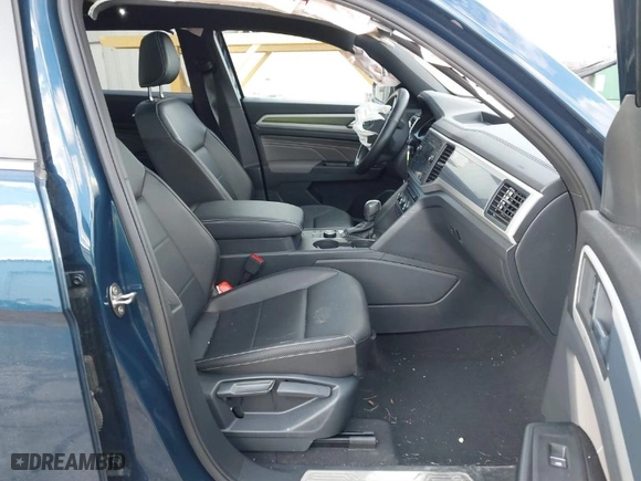 2021 Volkswagen Atlas Cross Sport 3.6L V6 SE w/Technology R-Line with VIN 1V2RE2CA0MC200842, listed as a IAAI auction lot 41689870 with 61,298 mi miles. Bid and sale history available at carsss.com. Image 5.