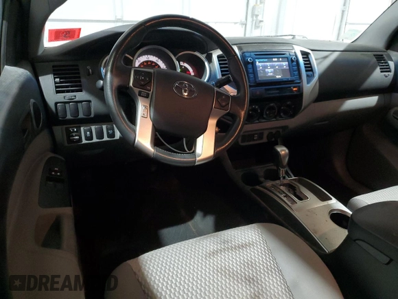 2015 Toyota Tacoma z VIN 5TFUX4EN7FX039029, wystawiony jako Copart lot #55161325 z przebiegiem 27 791 mil mil oraz Szkoda całkowita • Salvage title. Historia ofert i sprzedaży dostępna na DreamBid. Obrazek 8.