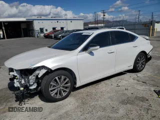 2021 Lexus ES with VIN 58ACA1C10MU009840, listed as a Copart auction lot 71787894 with 32,940 mi miles and Salvage Title. Bid and sale history available at carsss.com. Image 1.
