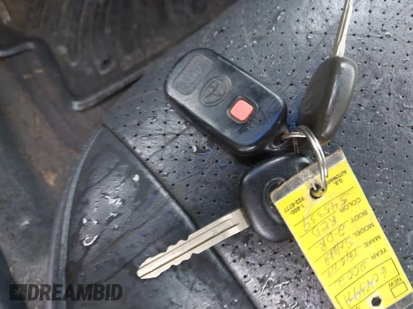 2002 Toyota Solara SE z VIN 2T1FF28P22C545339, wystawiony jako IAAI lot #42421787 z przebiegiem 232 865 mil mil oraz . Historia ofert i sprzedaży dostępna na DreamBid. Obrazek 11.