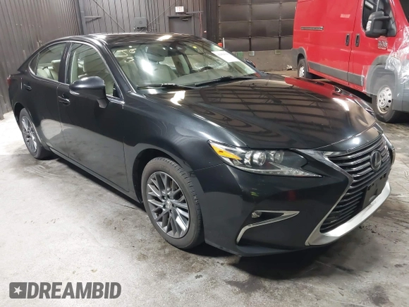2018 Lexus ES 350 z VIN 58ABK1GG3JU083398, wystawiony jako IAAI lot #42094308 z przebiegiem 98 019 mil mil oraz . Historia ofert i sprzedaży dostępna na DreamBid. Obrazek 1.