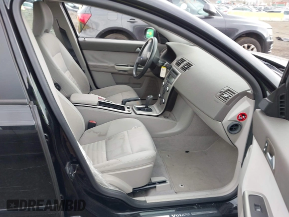 2009 Volvo S40 2.4L z VIN YV1MS390692463515, wystawiony jako IAAI lot #41977823 z przebiegiem 75 899 mil mil oraz . Historia ofert i sprzedaży dostępna na DreamBid. Obrazek 5.