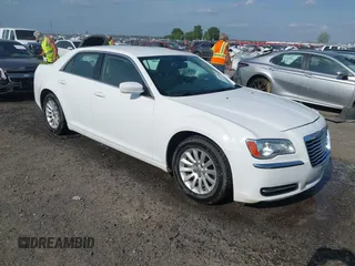 2014 Chrysler 300 z VIN 2C3CCAAG7EH327508, wystawiony jako IAAI lot #42104987 z przebiegiem 199 366 mil mil oraz . Historia ofert i sprzedaży dostępna na DreamBid. Obrazek 1.
