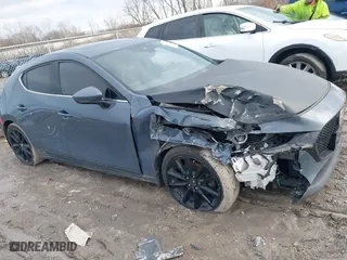 2019 Mazda Mazda3 Hatchback w/Premium Pkg with VIN JM1BPBNM0K1129087, listed as a IAAI auction lot 41684667 with 123,000 mi miles. Bid and sale history available at carsss.com. Image 13.