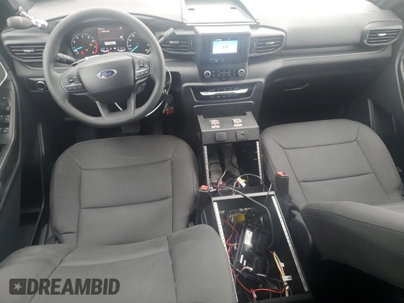 2024 Ford Police Interceptor Utility z VIN 1FM5K8AB9RGA69221, wystawiony jako Copart lot #51231915 z przebiegiem 3 386 mil mil oraz Szkoda całkowita • Salvage title. Historia ofert i sprzedaży dostępna na DreamBid. Obrazek 8.