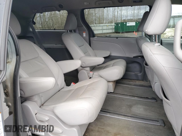 2018 Toyota Sienna XLE z VIN 5TDDZ3DC8JS199035, wystawiony jako Copart lot #48524005 z przebiegiem 98 580 mil mil oraz Szkoda całkowita • Salvage title. Historia ofert i sprzedaży dostępna na DreamBid. Obrazek 11.