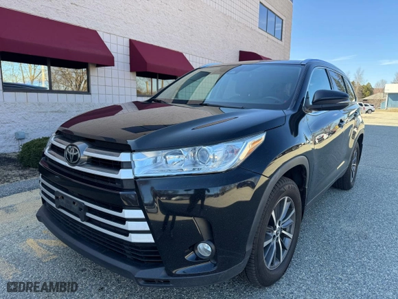 2018 Toyota Highlander SE with VIN 5TDJZRFH1JS852352, listed as a Copart auction lot 54444065 with 174,793 mi miles and Clean Title. Bid and sale history available at carsss.com. Image 2.