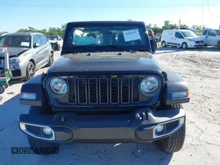 2024 Jeep Gladiator Sport S с VIN 1C6HJTAG6RL111586, выставлен на аукционе IAAI как лот 41833397 с пробегом 2 452 миль миль и . История ставок и продаж доступна на DreamBid. Изображение 13.