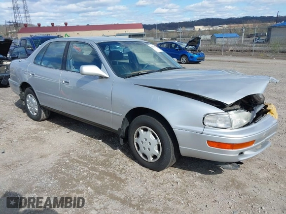 1992 Toyota Camry LE with VIN 4T1SK12E4NU141697, listed as a IAAI auction lot 41975478 with 100,732 mi miles. Bid and sale history available at carsss.com. Image 1.