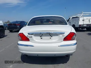 2006 Jaguar X-Type z VIN SAJWA51A76WE86537, wystawiony jako IAAI lot #42287581 z przebiegiem Nie podano mil oraz . Historia ofert i sprzedaży dostępna na DreamBid. Obrazek 16.