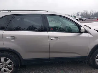 2013 Kia Sorento LX with VIN 5XYKT4A25DG379178, listed as a IAAI auction lot 41080352 with 112,927 mi miles. Bid and sale history available at carsss.com. Image 14.