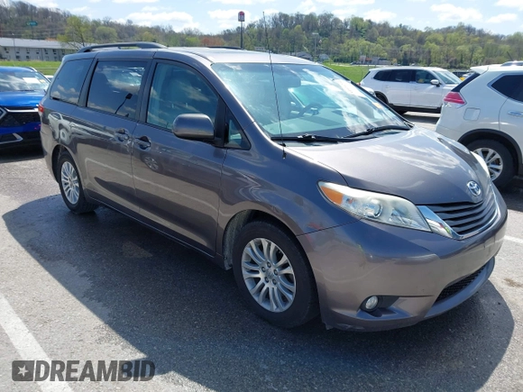 2012 Toyota Sienna XLE AAS with VIN 5TDYK3DC8CS263406, listed as a IAAI auction lot 41971770 with 186,394 mi miles. Bid and sale history available at carsss.com. Image 1.