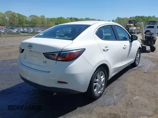 2016 Scion iA z VIN 3MYDLBZVXGY122157, wystawiony jako IAAI lot #41991308 z przebiegiem 133 026 mil mil oraz . Historia ofert i sprzedaży dostępna na DreamBid. Obrazek 4.