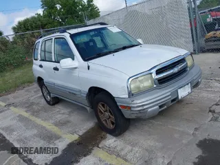 2002 Chevrolet Tracker LT z VIN 2CNBJ634526921076, wystawiony jako IAAI lot #41931321 z przebiegiem 226 431 mil mil oraz . Historia ofert i sprzedaży dostępna na DreamBid. Obrazek 1.
