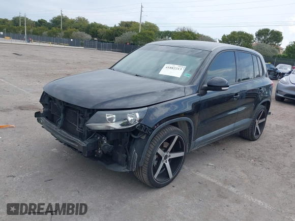 2014 Volkswagen Tiguan SE z VIN WVGAV3AXXEW535128, wystawiony jako IAAI lot #41882213 z przebiegiem 103 161 mil mil oraz . Historia ofert i sprzedaży dostępna na DreamBid. Obrazek 2.