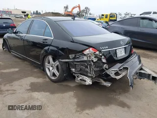 2008 Mercedes-Benz S 550 z VIN WDDNG71X18A225500, wystawiony jako IAAI lot #42100850 z przebiegiem 148 047 mil mil oraz . Historia ofert i sprzedaży dostępna na DreamBid. Obrazek 3.
