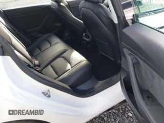 2021 Tesla Model 3 Standard Range Plus z VIN 5YJ3E1EAXMF871730, wystawiony jako IAAI lot #41794274 z przebiegiem 18 791 mil mil oraz . Historia ofert i sprzedaży dostępna na DreamBid. Obrazek 8.