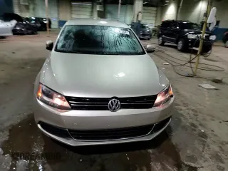 2013 Volkswagen Jetta SE z VIN 3VWDX7AJ7DM235072, wystawiony jako Copart lot #87107304 z przebiegiem 142 286 mil mil oraz Czysty tytuł • Clean title. Historia ofert i sprzedaży dostępna na DreamBid. Obrazek 13.