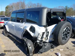 2023 Ford Bronco z VIN 1FMEE5DP0PLC16138, wystawiony jako IAAI lot #41310455 z przebiegiem 25 963 mil mil oraz . Historia ofert i sprzedaży dostępna na DreamBid. Obrazek 3.