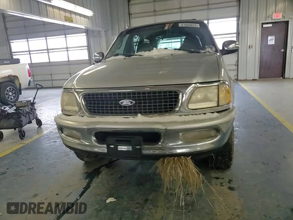 1998 Ford Expedition XLT z VIN 1FMPU18L1WLC33329, wystawiony jako Copart lot #41666625 z przebiegiem 137 786 mil mil oraz Czysty tytuł • Clean title. Historia ofert i sprzedaży dostępna na DreamBid. Obrazek 12.