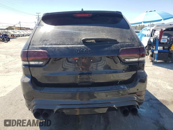 2018 Jeep Grand Cherokee Trackhawk z VIN 1C4RJFN90JC293820, wystawiony jako Copart lot #63778505 z przebiegiem 87 682 mil mil oraz Szkoda całkowita • Salvage title. Historia ofert i sprzedaży dostępna na DreamBid. Obrazek 6.