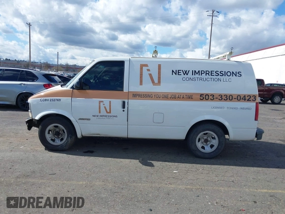 2000 Chevrolet Astro Cargo with VIN 1GCDM19W1YB217561, listed as a IAAI auction lot 41805659 with Not Provided miles. Bid and sale history available at carsss.com. Image 14.