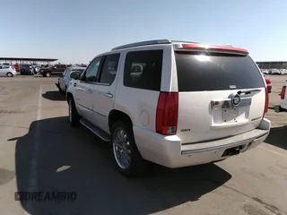 2011 Cadillac Escalade z VIN 1GYS4AEF2BR325161, wystawiony jako IAAI lot #36574248 z przebiegiem 214 201 mil mil oraz . Historia ofert i sprzedaży dostępna na DreamBid. Obrazek 3.