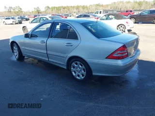 2005 Mercedes-Benz C 320 с VIN WDBRF84J35F646188, выставлен на аукционе IAAI как лот 41692007 с пробегом 203 320 миль миль и . История ставок и продаж доступна на DreamBid. Изображение 3.