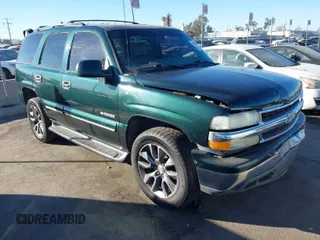 2002 Chevrolet Tahoe LS with VIN 1GNEC13T12R134174, listed as a IAAI auction lot 41233999 with 235,892 mi miles. Bid and sale history available at carsss.com. Image 1.