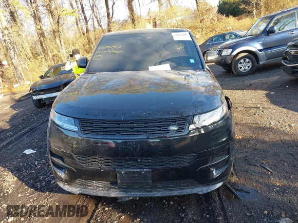 2024 Land Rover Range Rover Sport Dynamic SE z VIN SAL1L9FU9RA158329, wystawiony jako IAAI lot #41096347 z przebiegiem 18 770 mil mil oraz . Historia ofert i sprzedaży dostępna na DreamBid. Obrazek 12.